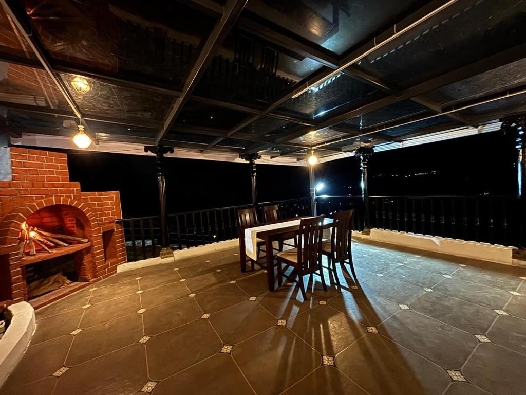 Indoor area 5